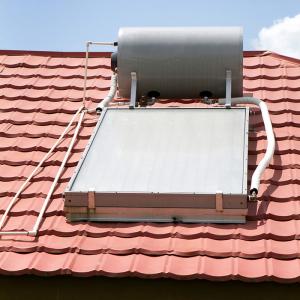 Kleiner druckloser Solarwarmwasserbereiter